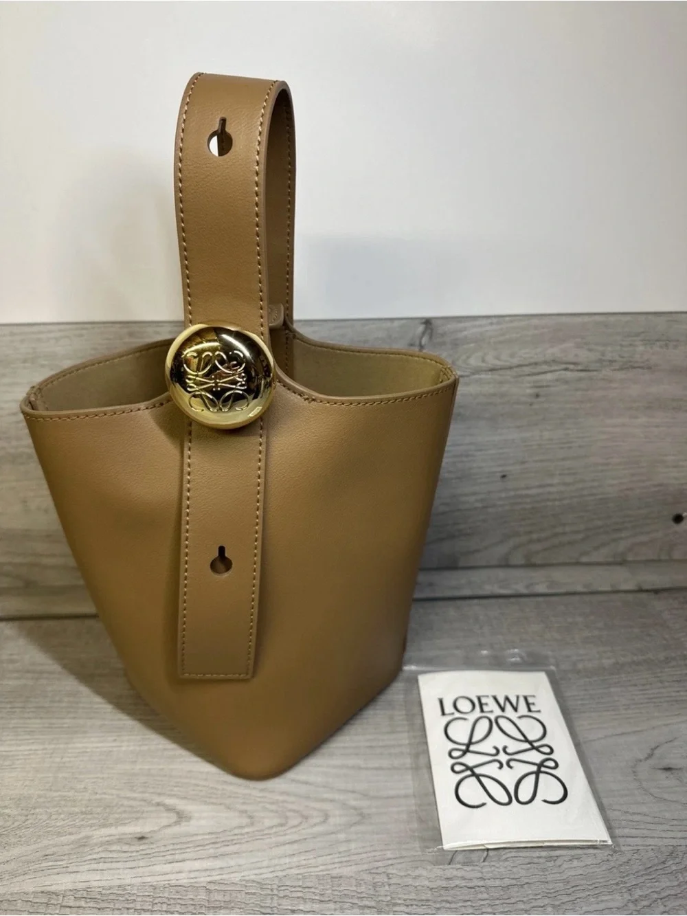 LOEWE Pebble Mini Oak Smooth Leather Bucket Bag Used Nice